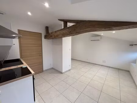 à louer – studio neuf climatisé avec cuisine équipée – plein centre-ville