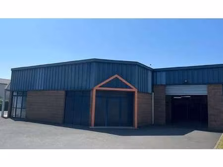 location bureaux et commerces à saint-barthélemy-d'anjou (49124) : à louer / 393m² saint-b