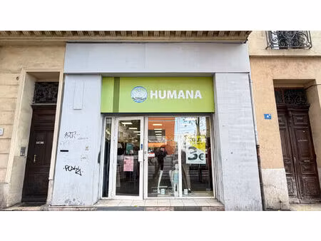 marseille 13002-local commercial d'une surface de 122 m2 avec sous sol de 130 m² environ.
