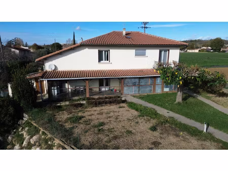 à vendre grande maison familiale de 150m2 avec dépendances