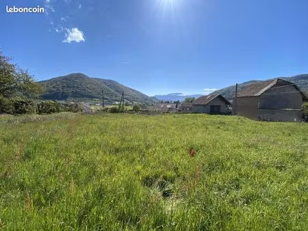 terrain 628 m² chirens