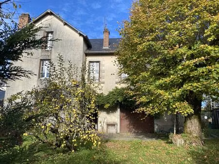 belle propriété en pierre de 1906  à pied des commerces et de la gare