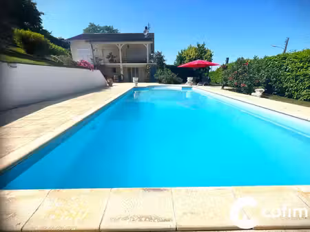 maison familiale rénovée avec piscine