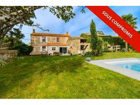 un parfum de provence  pour cette magnifique maison ancienne rénovée  avec son jardin buco