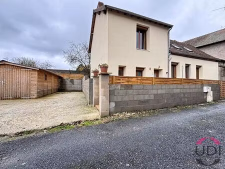 charmante maison rénovée de 3 chambres à chamblet avec jardin et garage