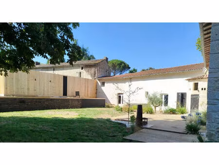 grande maison familiale de 330 m2 à françois