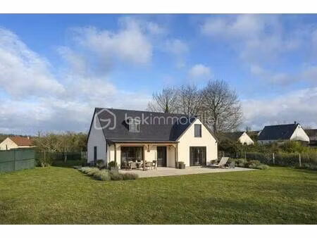 terrain de 838 m² à monnaie