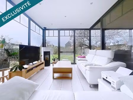 maison individuelle  possibilité semi plain pied  jardin  dépendance  et garage.