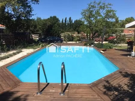 maison lumineuse avec piscine dans un cadre paisible