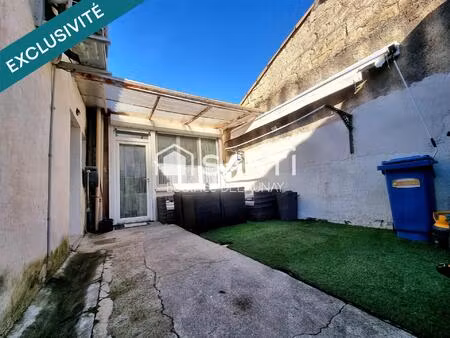 maison d'environ 80m2  2 chambres et un extérieur