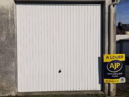 location garage box et parking à cholet (49300) : à louer / 13m² cholet