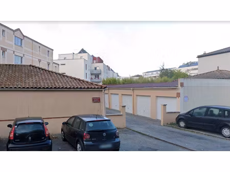 garage porte manuelle cour extérieure - saint-sébastien-sur-loire / la martellière