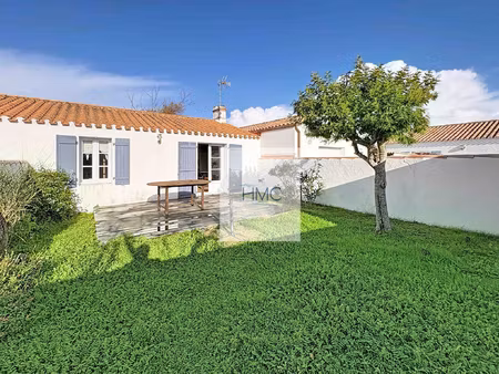 jolie maison de vacances en plein centre du bourg