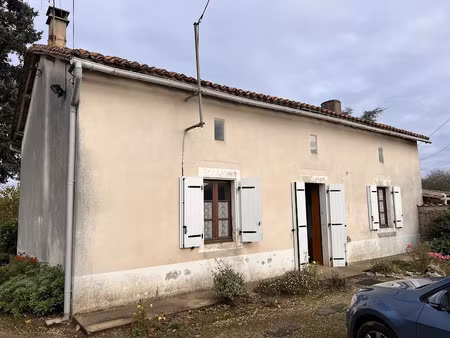 vente maison 3 pièces 85 m² à saint-coutant (79120)  54 800 €