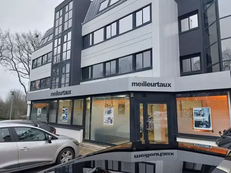 pied d'immeuble d'environ 118m²