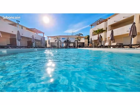 t3 meublé  piscine  plage à 50 m : un bien complet