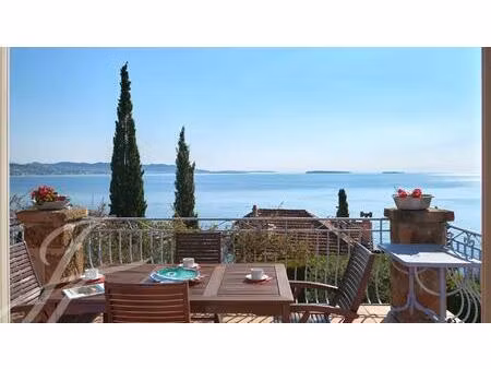 charmante maison atypique vue mer à couper le souffle