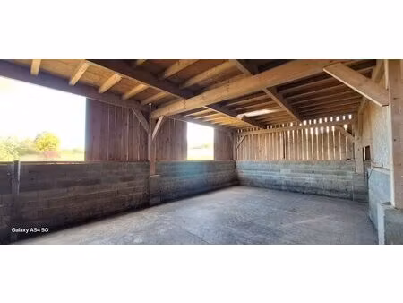 site de 13 hectares avec 2 hangars 230 m2 charpente tradi  samar