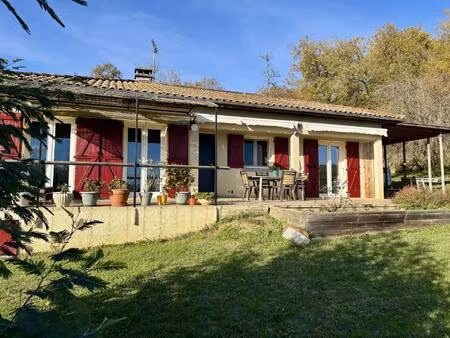 villa de plain pied avec jardin et carport