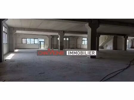 local a vendre 593m2