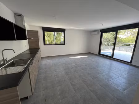 appartement t3 à proximité immédiate du village des pennes mirabeau