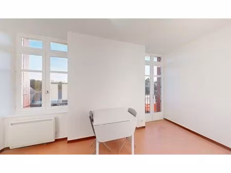 location appartement 3 pièces 19 m² à salmiech (12120)