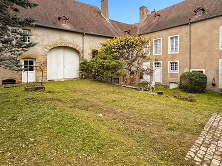 propriete en pierres de 252 m2  avec dépendances  à couches avec 1186 m2 de terrain