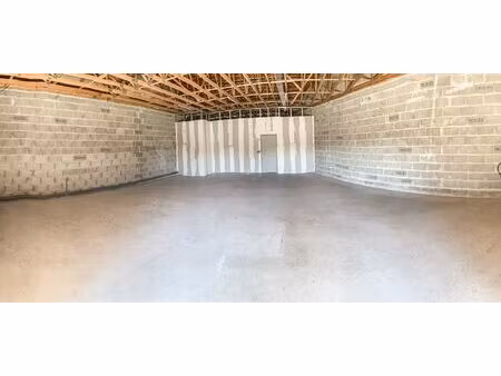 location local commercial 136m² cavignac 33620