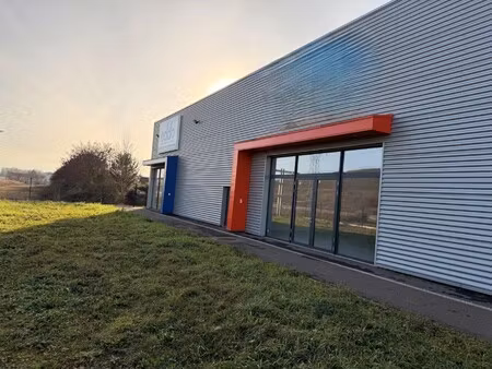 location local commercial