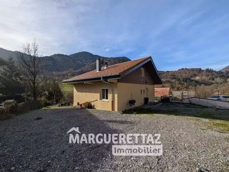 maison 200m² dont 90m² habitables sur 714m² de terrain st jeoire - la tour noire