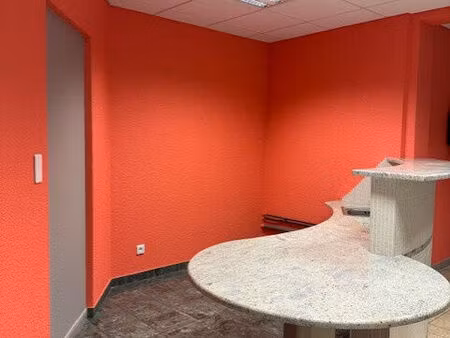 location commerce 180 m² à damprichard (25450)