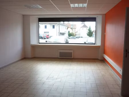 location commerce 97 m² à damprichard (25450)