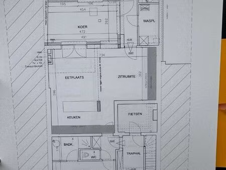 gunstig gelegen en recent gelijkvloers 2 slaapkamerappartement met koer.
