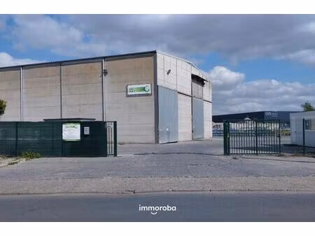 loods ( 2250m²) met ruime buitenopslag te sint-eloois-vijve