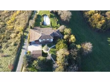 belle maison de standing à la campagne