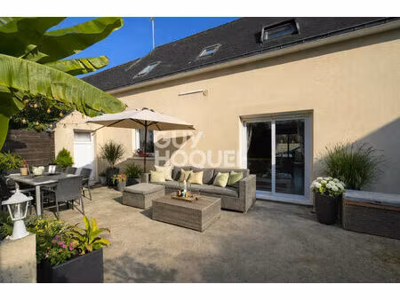 maison située dans le bourg