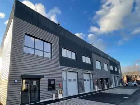 a louer - cellules d'activité avec bureaux - zac des chevries