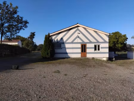 vente local d'activités 1 pièces 400m2 largeasse 79240 - 81750 € - surface privée