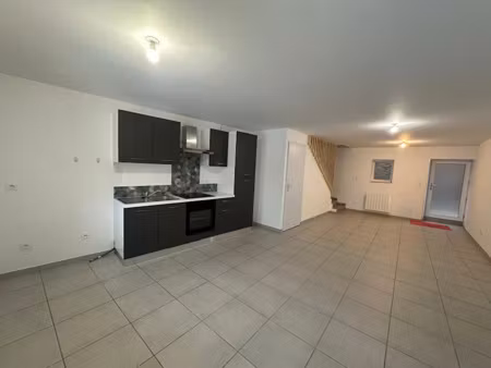 location appartement 4 pièces 80 m² à villecheneve (69770)  790 €