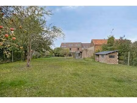 maison de caractère avec grand jardin et beau potentiel