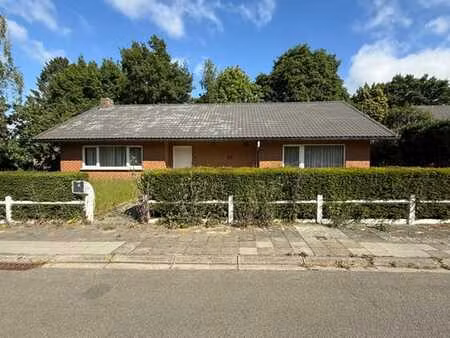 charmant bungalow avec jardin dans un clos résidentiel