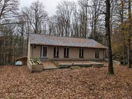 belle maison de qualité à terminer  située sur plus de 52 ar