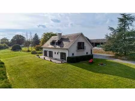 très jolie villa 4 chambres avec garage