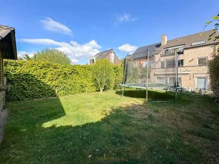 te koop  opbrengsteigendom met 3 appartementen en garages...