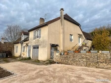 maison avec 2 appartements loués