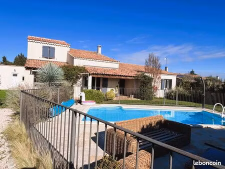belle maison familiale au cœur de mollégès
