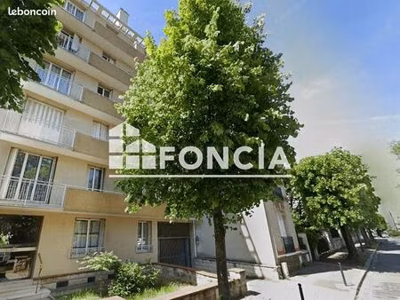 parking la varenne saint hilaire