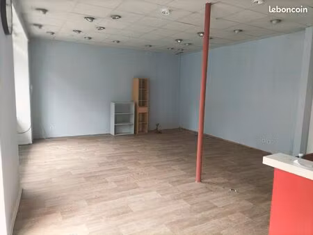 local commercial plein centre boulevard caussade