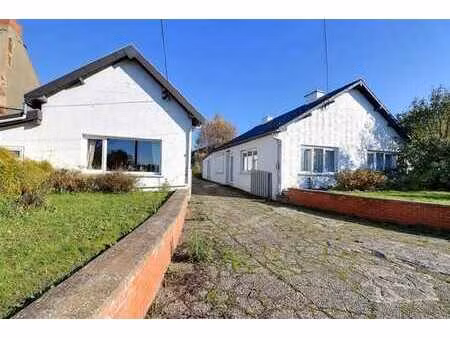 2 villas de plain pied et 1 entrepôt sur 21 ares