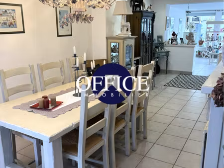 maison individuelle avec possibilite de semi plain pied  2 chambres  2 garages  jardin